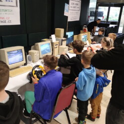 Debriefing: retroherní doupě na MakerFaire Karlovy Vary potřetí