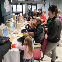 Debriefing: retroherní doupě na MakerFaire Karlovy Vary potřetí