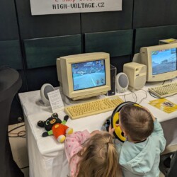 Debriefing: retroherní doupě na MakerFaire Karlovy Vary potřetí